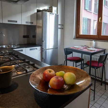 Bastia Rm Up To 4 Guests - In The Heart Of Scalo Romana, Olimpico, Prada, Bocconi And Easy Access To Forum Assago, Ieo, Ied, Duomo, San Siro Διαμέρισμα *